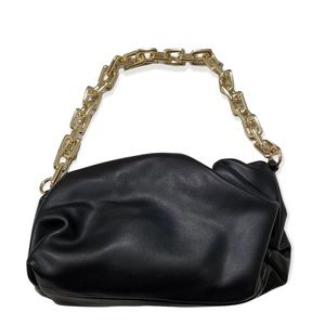 CLOUD BLACK CHAIN STRAP SHOULDER BAG